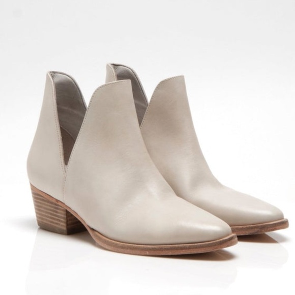 Free People Charm Double V Ankle Boot Ecru SZ 39.5 NEW - Picture 2 of 10